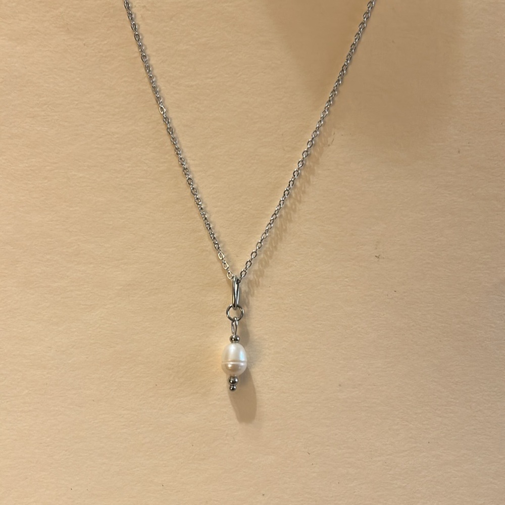 Elegant Silver Pearl Necklace